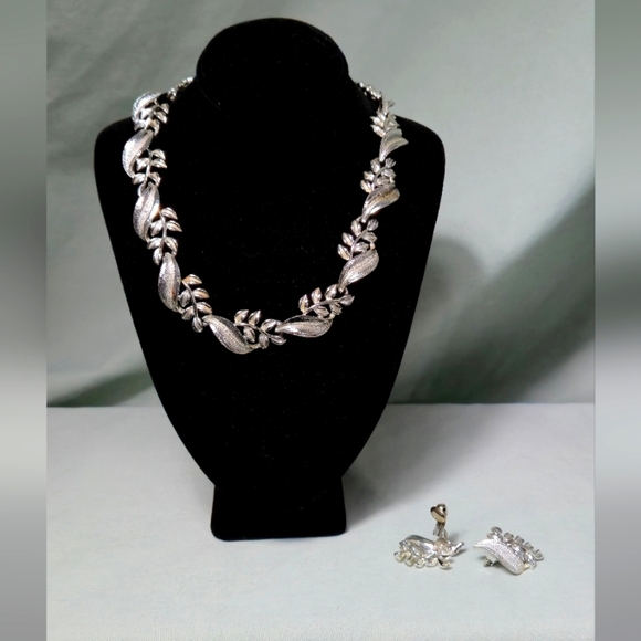 Caro Vintage  Silver Leaf Necklace and Match Earring Set - Picture 1 of 16